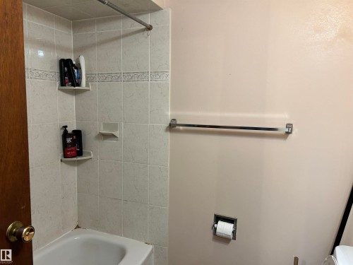 4904 19 Avenue, Edmonton, AB - Indoor Photo Showing Bathroom