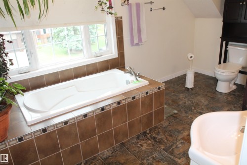 5206 54A Street, Elk Point, AB - Indoor Photo Showing Bathroom