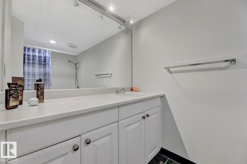 1103 9909 104 Street, Edmonton, AB - Indoor Photo Showing Bathroom
