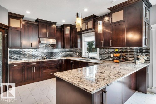 1339 Adamson Drive, Edmonton, AB - Indoor Photo Showing Kitchen With Upgraded Kitchen