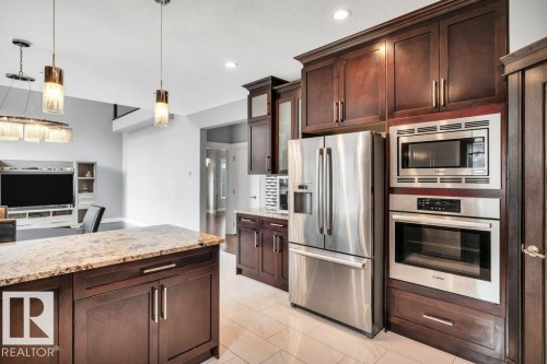 1339 Adamson Drive, Edmonton, AB - Indoor Photo Showing Kitchen With Upgraded Kitchen