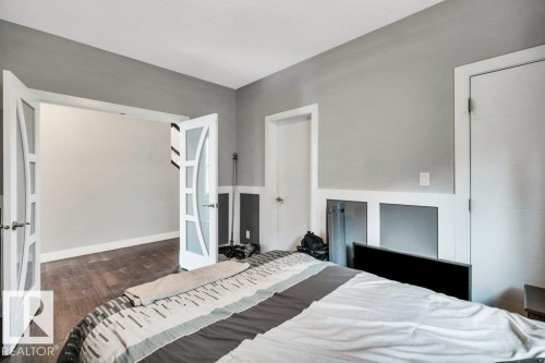 1339 Adamson Drive, Edmonton, AB - Indoor Photo Showing Bedroom