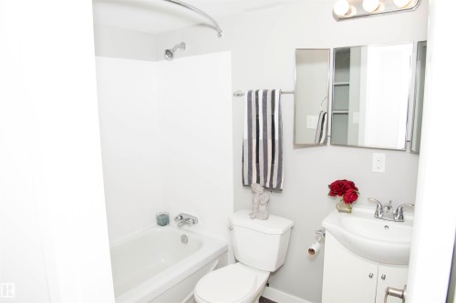 12730 113A Street, Edmonton, AB - Indoor Photo Showing Bathroom