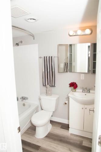 12730 113A Street, Edmonton, AB - Indoor Photo Showing Bathroom