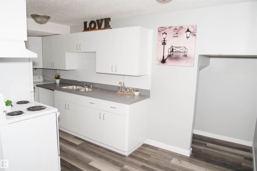 12730 113A Street, Edmonton, AB - Indoor Photo Showing Kitchen