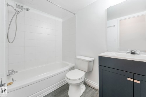 306 8310 Jasper Avenue, Edmonton, AB - Indoor Photo Showing Bathroom