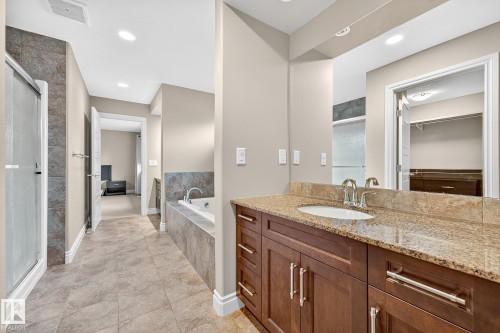 2121 90A Street, Edmonton, AB - Indoor Photo Showing Bathroom