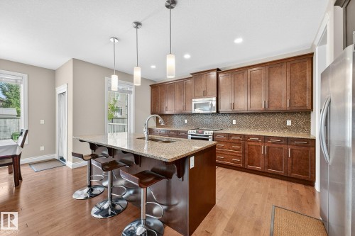 2121 90A Street, Edmonton, AB - Indoor Photo Showing Kitchen With Upgraded Kitchen