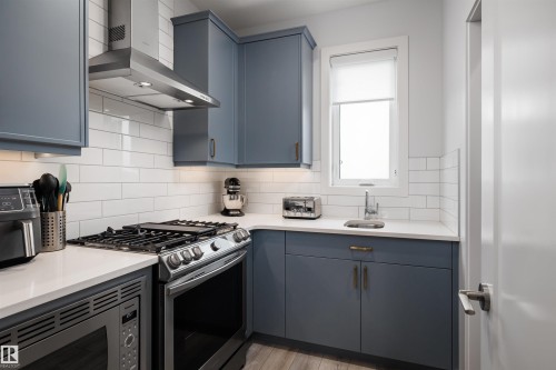 1562 Howes Place, Edmonton, AB - Indoor Photo Showing Kitchen With Upgraded Kitchen
