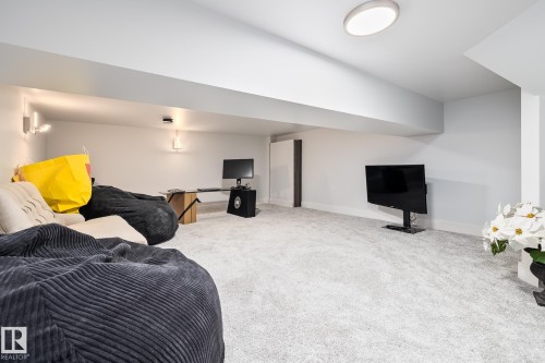 1562 Howes Place, Edmonton, AB - Indoor