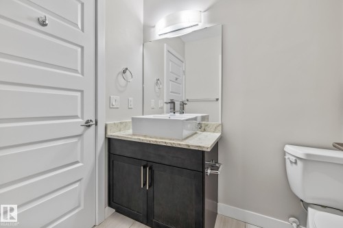 810 5151 Windermere Boulevard, Edmonton, AB - Indoor Photo Showing Bathroom