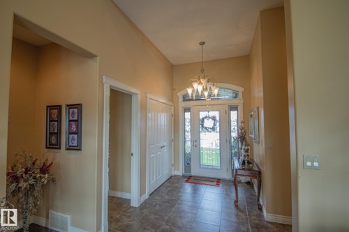 Foyer featuring a chandelier and baseboards - 5753 43 Ave, St. Paul Town, AB - Indoor Photo Showing Other Room