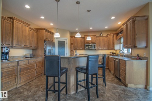 5753 43 Ave, St. Paul Town, AB - Indoor Photo Showing Kitchen With Upgraded Kitchen