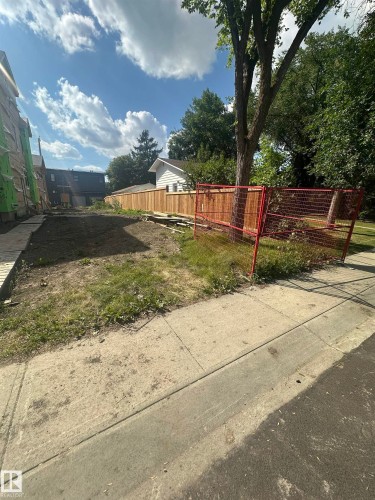 View of yard - 7806 145 Street Nw, Edmonton, AB 