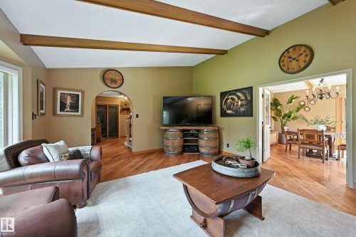 16815 41 Avenue, Edmonton, AB - Indoor Photo Showing Living Room
