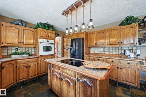 16815 41 Avenue, Edmonton, AB - Indoor Photo Showing Kitchen