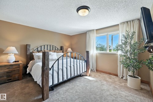16815 41 Avenue, Edmonton, AB - Indoor Photo Showing Bedroom