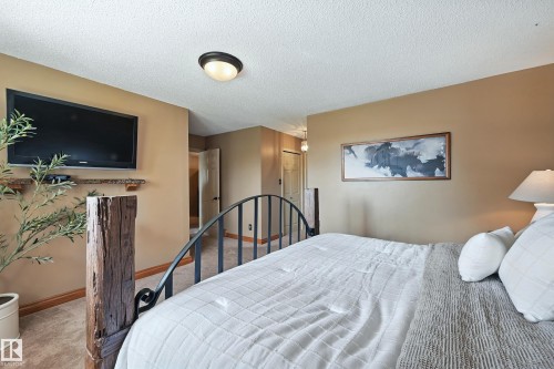 16815 41 Avenue, Edmonton, AB - Indoor Photo Showing Bedroom