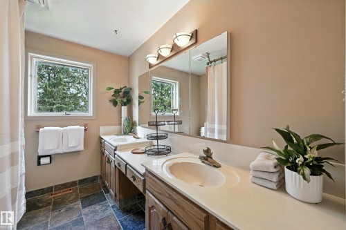 16815 41 Avenue, Edmonton, AB - Indoor Photo Showing Bathroom