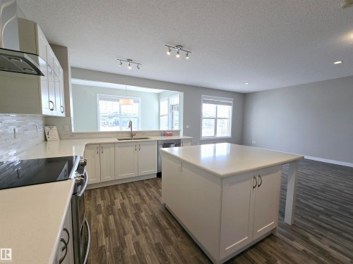 5441 Allbright Square, Edmonton, AB - Indoor Photo Showing Kitchen