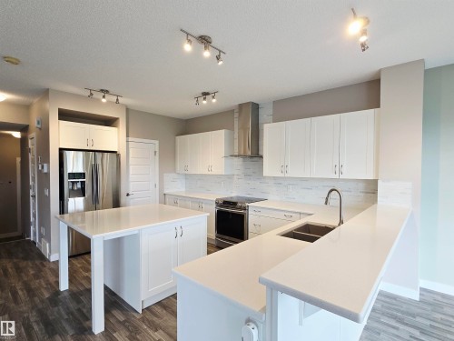 5441 Allbright Square, Edmonton, AB - Indoor Photo Showing Kitchen With Double Sink With Upgraded Kitchen