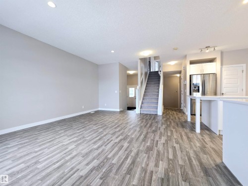 5441 Allbright Square, Edmonton, AB - Indoor Photo Showing Kitchen