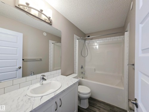 5441 Allbright Square, Edmonton, AB - Indoor Photo Showing Bathroom