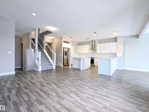5441 Allbright Square, Edmonton, AB - Indoor Photo Showing Kitchen