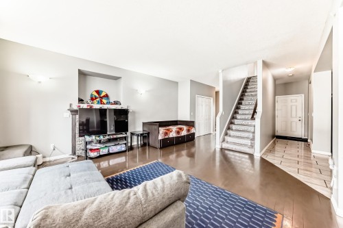 16720 61 Street, Edmonton, AB - Indoor Photo Showing Living Room