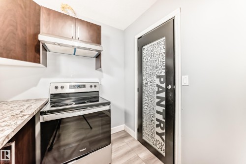 16720 61 Street, Edmonton, AB - Indoor Photo Showing Kitchen