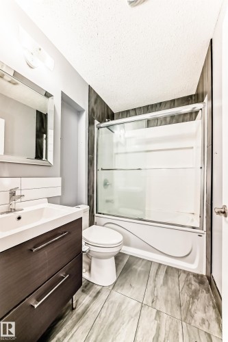 16720 61 Street, Edmonton, AB - Indoor Photo Showing Bathroom
