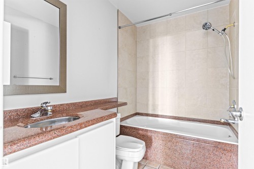 204 11415 100 Avenue, Edmonton, AB - Indoor Photo Showing Bathroom