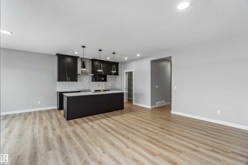 1659 12 Street, Edmonton, AB - Indoor Photo Showing Kitchen