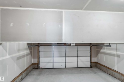1659 12 Street, Edmonton, AB - Indoor Photo Showing Garage