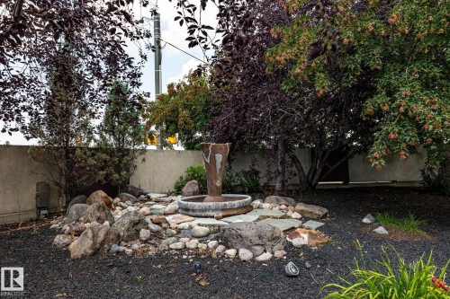 911 10883 Saskatchewan Drive, Edmonton, AB - Outdoor