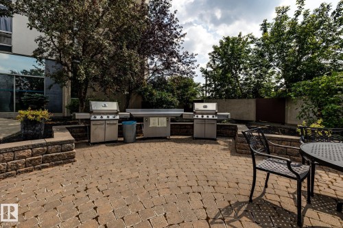 911 10883 Saskatchewan Drive, Edmonton, AB - Outdoor