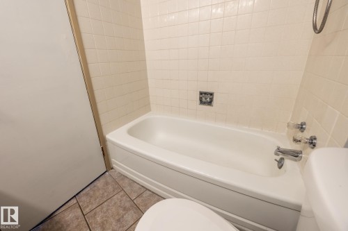 911 10883 Saskatchewan Drive, Edmonton, AB - Indoor Photo Showing Bathroom