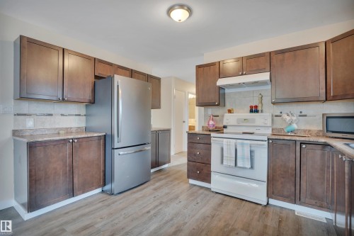1035 55 Street, Edmonton, AB - Indoor Photo Showing Kitchen