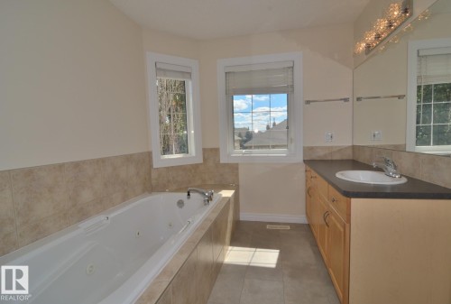 60 Lauralcrest Place, St. Albert, AB - Indoor Photo Showing Bathroom
