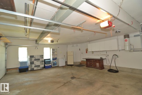 60 Lauralcrest Place, St. Albert, AB - Indoor Photo Showing Garage