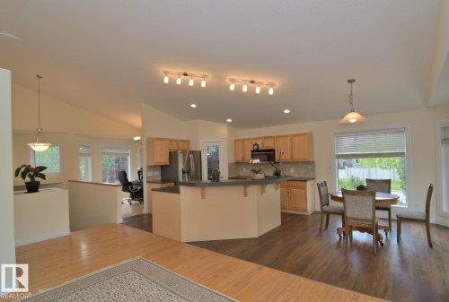 60 Lauralcrest Place, St. Albert, AB - Indoor Photo Showing Kitchen