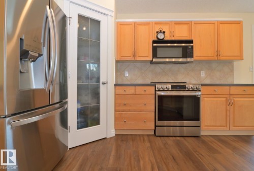 60 Lauralcrest Place, St. Albert, AB - Indoor Photo Showing Kitchen With Stainless Steel Kitchen