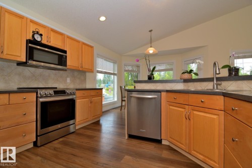 60 Lauralcrest Place, St. Albert, AB - Indoor Photo Showing Kitchen