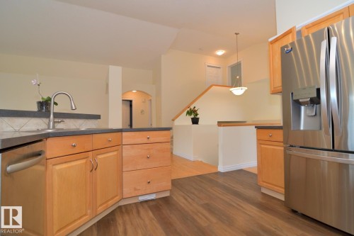 60 Lauralcrest Place, St. Albert, AB - Indoor Photo Showing Kitchen