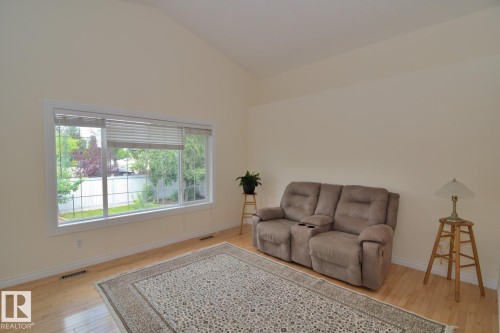 60 Lauralcrest Place, St. Albert, AB - Indoor Photo Showing Living Room