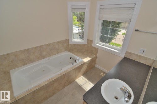 60 Lauralcrest Place, St. Albert, AB - Indoor Photo Showing Bathroom