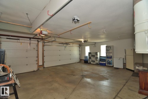 60 Lauralcrest Place, St. Albert, AB - Indoor Photo Showing Garage