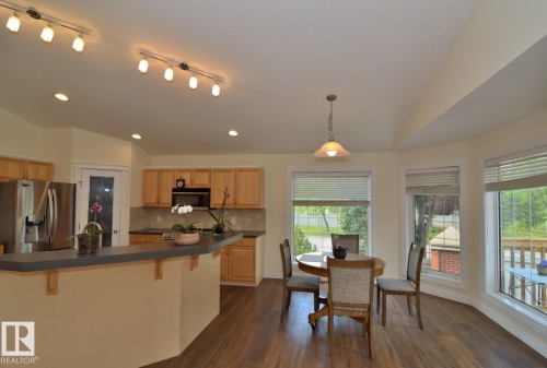 60 Lauralcrest Place, St. Albert, AB - Indoor Photo Showing Kitchen
