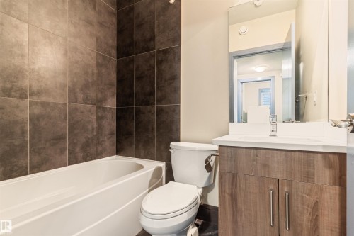 9533 101 Street, Edmonton, AB - Indoor Photo Showing Bathroom