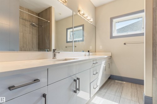 9533 101 Street, Edmonton, AB - Indoor Photo Showing Bathroom